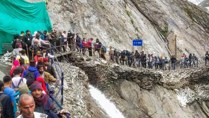 Amarnath Yatra: నిలిచిపోయిన అమర్‌నాథ్‌ యాత్ర.. భారీ వర్షాలతో  ఆగిన యాత్ర