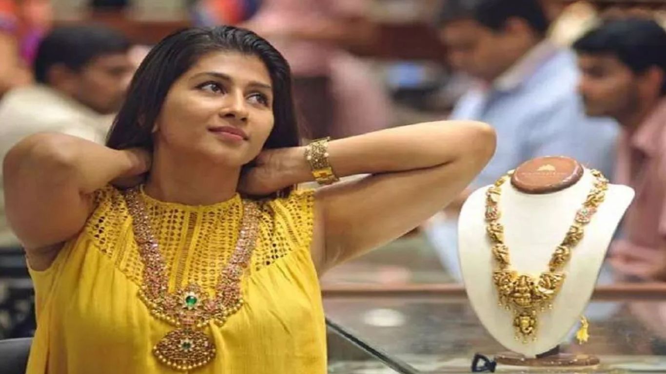Gold Today Price: బంగారం ప్రియులకు గుడ్‌న్యూస్‌.. భారీగా తగ్గిన పసిడి ధరలు!