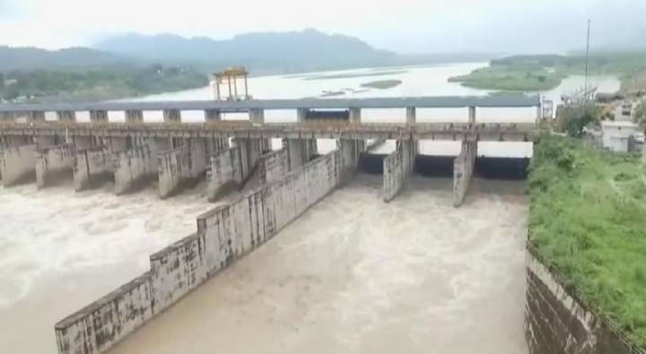 Hathinikund Barrage: హథినికుండ్ బ్యారేజీ గేట్లు ఎత్తితే ఢిల్లీ మునగడం ఖాయం.. ఎలానంటే ?