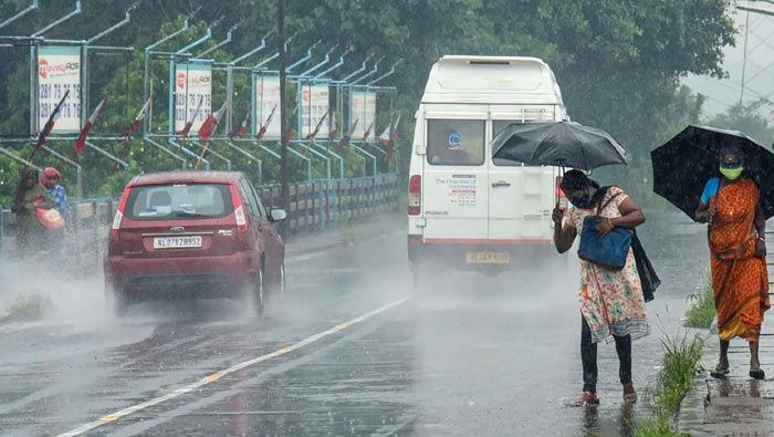 Kerala:  కేరళలో భారీ వర్షాలు.. 2 జిల్లాలకు రెడ్‌ అలర్ట్ జారీ