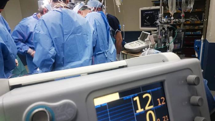 Lose Eyesight: కంటి చూపు కోల్పోయిన 18 మంది.. ప్రభుత్వాసుపత్రిలో సర్జరీనే కారణమని ఆరోపణ..