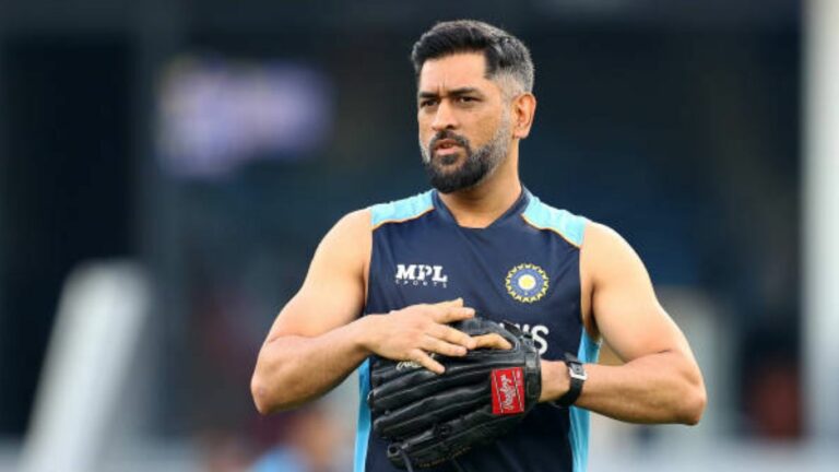 MS Dhoni: టెన్నిస్ ఆడుతున్న ధోని.. వీడియో వైరల్