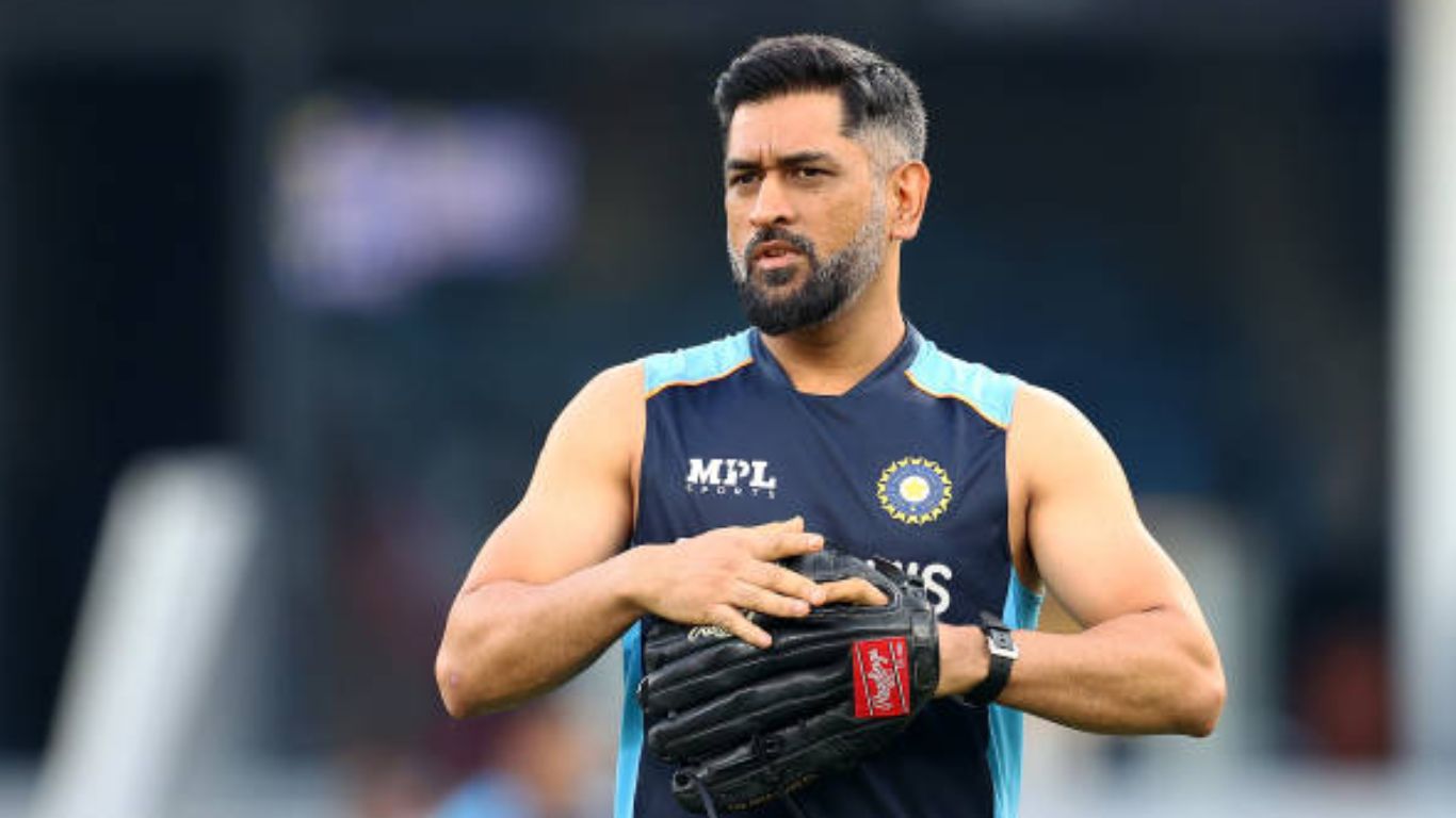 MS Dhoni: టెన్నిస్ ఆడుతున్న ధోని.. వీడియో వైరల్