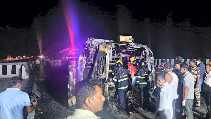 Maharashtra Bus Fire: ఈ 8 మంది మృత్యుంజయులు.. బస్సు ప్రమాదం నుంచి ఎలా బయటపడ్డారంటే..?