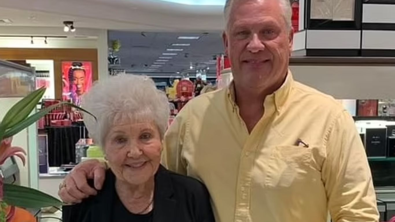 No Leave in 74 Years: సూపర్ వుమెన్.. ఒక్కరోజు కూడా లీవ్ పెట్టకుండా 74 ఏళ్ల పాటు డ్యూటీ!