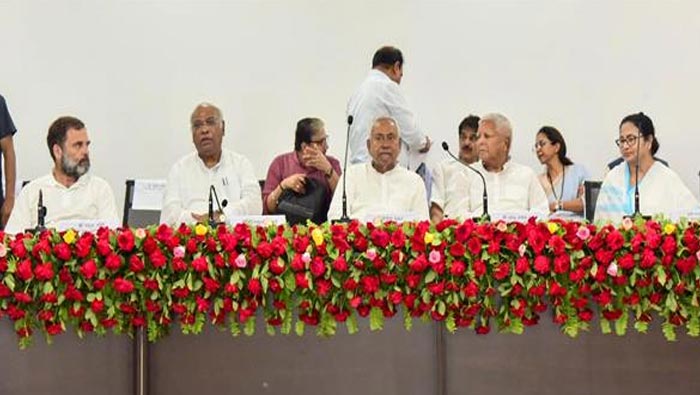 Opposition Parties Meetings:  బెంగళూరు మీటింగ్‌లో 6 ప్రధాన అంశాలపై చర్చ.. రేపు సాయంత్రం ఉమ్మడి ప్రెస్‌ మీట్‌