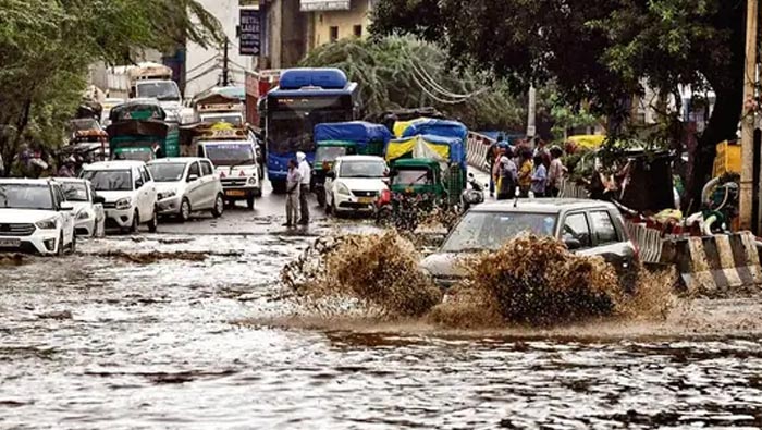 Rains And Floods: వరద నీటిలో ఎర్రకోట.. ప్రమాదకర స్థాయిలో యమునా