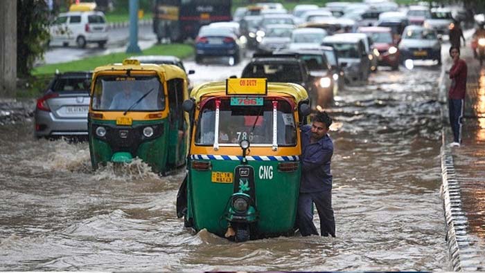 Rains And Floods:   ఢిల్లో వరదలు తగ్గినా.. వర్షాలు తగ్గలేదు.. ప్రమాదకర స్థాయిలోనే యమునా