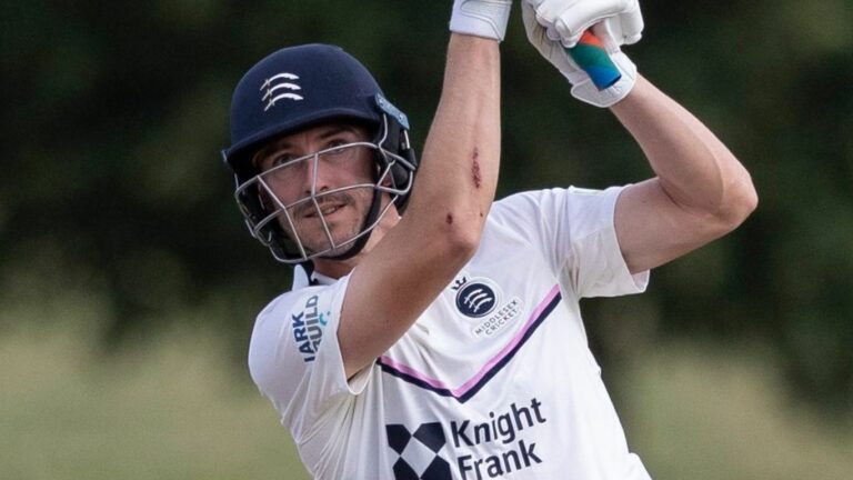 Viral Video: సిక్స్ కొట్టి మరీ ఔట్ అయ్యాడు.. ఎలాగో మీరే చూడండి! అయ్యో పాపమని అనకుండా ఉండలేరు