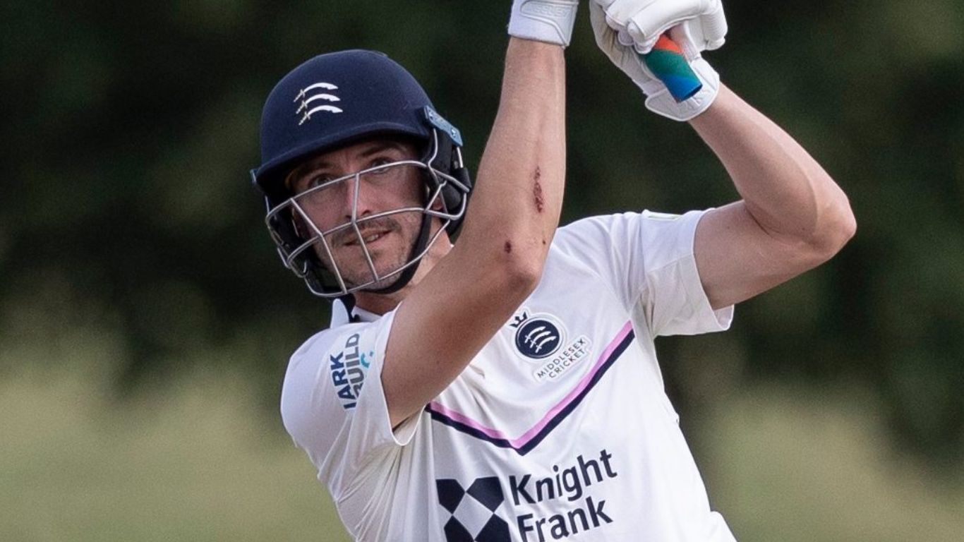 Viral Video: సిక్స్ కొట్టి మరీ ఔట్ అయ్యాడు.. ఎలాగో మీరే చూడండి! అయ్యో పాపమని అనకుండా ఉండలేరు