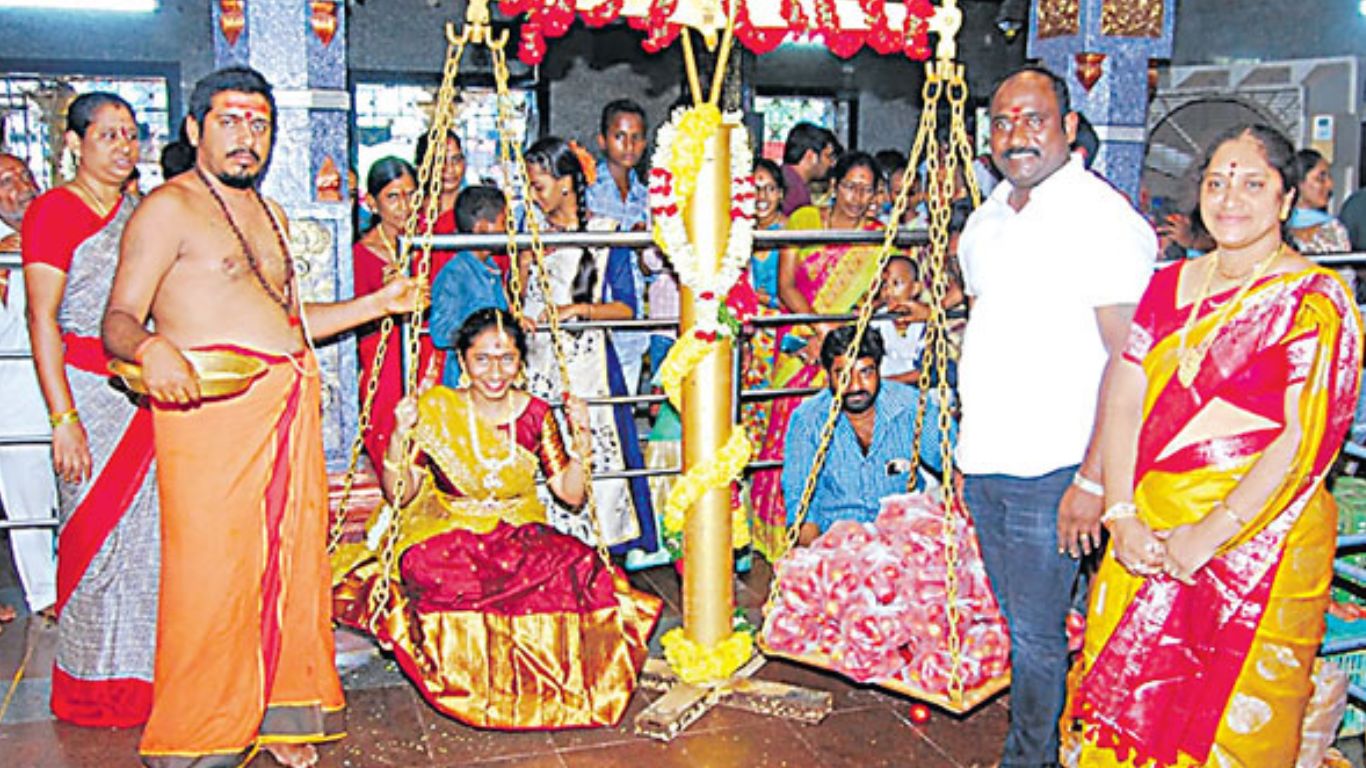 Tomatoes Tulabharam: ఇదేందయ్యో ఇది.. టమాటాలతో తులాభారం! ఎక్కడో తెలుసా?