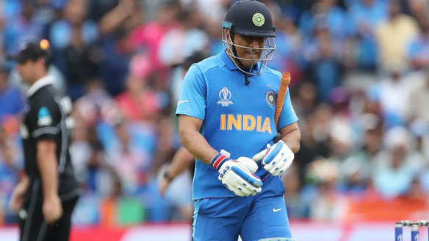 MS Dhoni Run-Out: కోట్లాది మంది భారతీయులు హర్ట్.. విలన్ మార్టిన్ గప్టిల్! వీడియో వైరల్