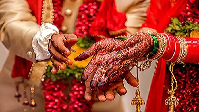 UtterPradesh: కాబోయే అత్త  చేసిన పనికి .. షాకిచ్చిన వరుడు.. ఏమీ చేశాడంటే?