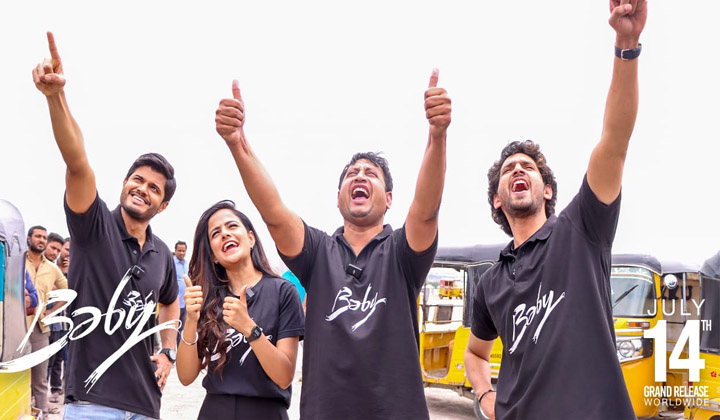 Baby: ఆటోలతో బేబీ కోసం వినూత్న ప్రమోషన్స్