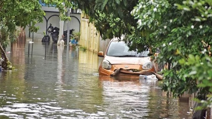 Rain Problems in Hyderbad: వర్షాలతో హైదరాబాద్ అతలాకుతలం.. నీట మునుగుతున్న కాలనీలు