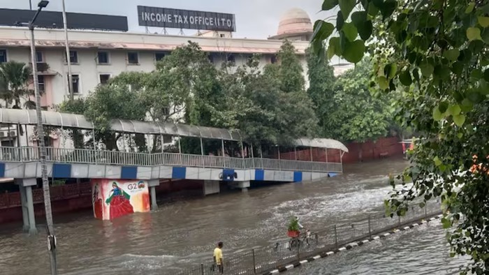 Delhi: యమున ఉద్ధృతి తగ్గినా.. ఇంకా వరద గుప్పిట్లోనే..