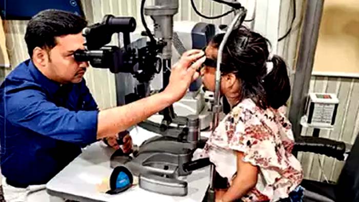 Adilabad: జిల్లాలో కళ్ళ కలక కలకలం.. ఆసుపత్రులకు క్యూ కడుతున్న భాదితులు..