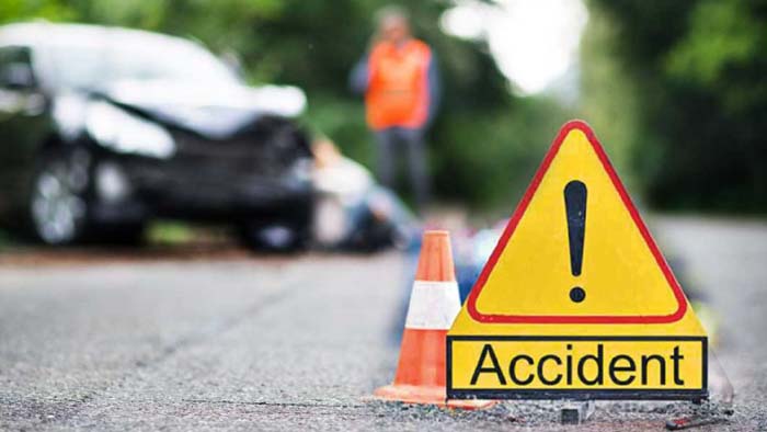 Car Accident: ఫిలింనగర్ లో కారు బీభత్సం.. హై హీల్స్ భుజాన వేసుకుని సాఫీగా వెళ్లిన యువతి