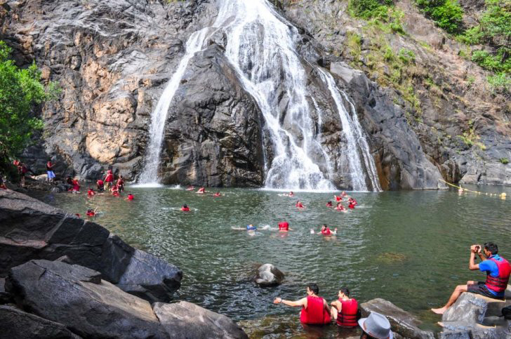 Goa: పర్యాటకులకు గుడ్ న్యూస్..14 జలపాతాల పై నిషేధం ఎత్తివేత..