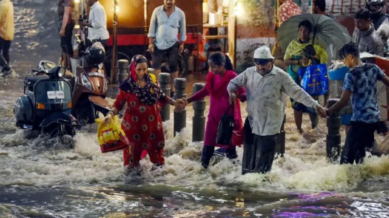 Hyderabad :వర్షంలో బండి ఆగిందా? ఈ నెంబర్ కు కాల్ చెయ్యండి..!