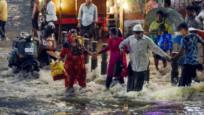 Hyderabad :వర్షంలో బండి ఆగిందా? ఈ నెంబర్ కు కాల్ చెయ్యండి..!