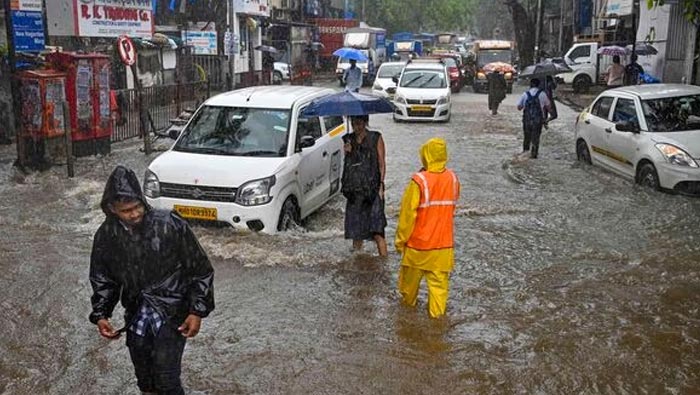 TS Rain: అలర్ట్.. హైదరాబాద్ లో భారీ వర్షం.. బయటకు రావొద్దు..