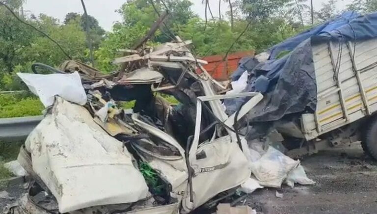 Hyderabad:  హైదరాబాద్ లో ఘోర రోడ్డు ప్రమాదం.. డివైడర్‌ పైనుంచి దూసుకెళ్లిన లారీ..