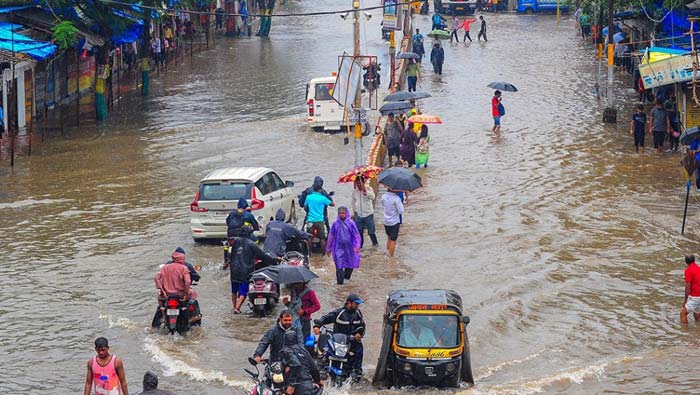 Mumbai Rains: ముంబైలో భారీ వర్షాలు.. ఆరెంజ్ అలర్ట్ జారీ
