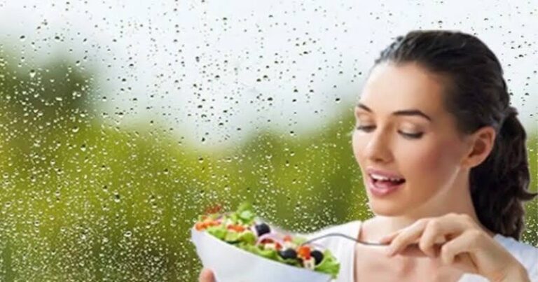 Health Tips: వర్షాకాలంలో వీటిని తప్పక తీసుకోవాలి..ఎందుకంటే?