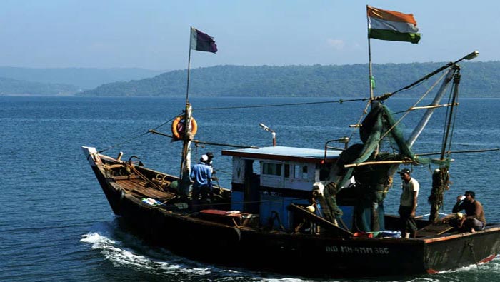 Fishermen Arrest: తమిళనాడుకు చెందిన 9 మంది జాలర్లు అరెస్ట్.. ఆగ్రహంతో మత్స్యకార సంఘాలు