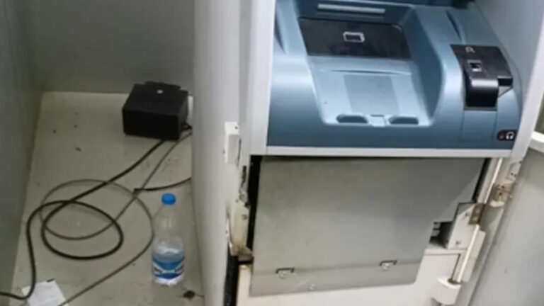 ATM Robbery: ఏటీఎంలోని డబ్బును చోరీకి యత్నించి.. షాక్‌కు గురైన దొంగలు!