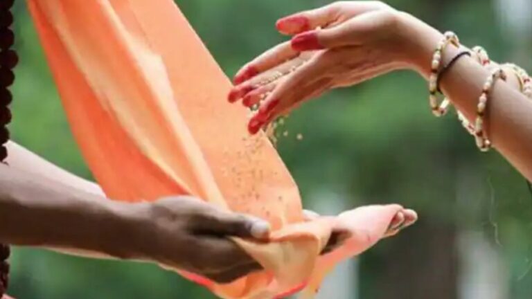 Donation Astro Tips: పొరపాటున కూడా ఈ వస్తువులను దానం చేయకూడదు.. చేశారో దురదృష్టం ఇక మీ వెంటే!