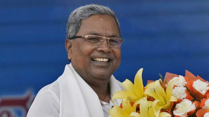 Griha Lakshmi Yojana: మహిళలకు గుడ్‌న్యూస్..  రక్షాబంధన్‌ కానుక ఇవ్వనున్న  సిద్ధరామయ్య సర్కారు