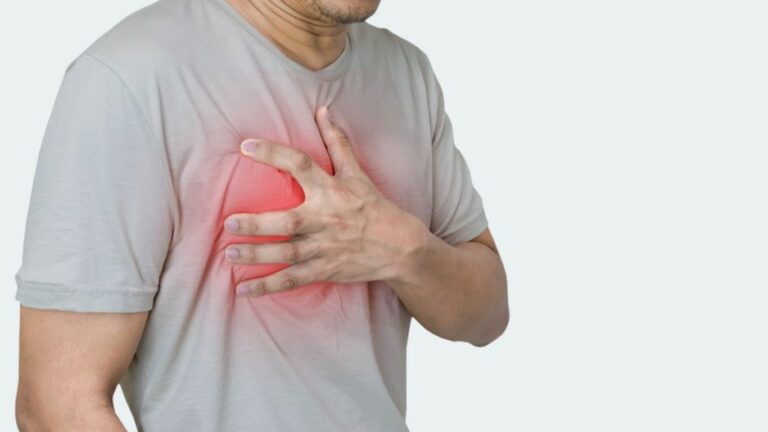 Nandyala: స్నేహితులతో క్రికెట్‌ ఆడుతూ.. 22 ఏళ్ల యువకుడు గుండెపోటుతో మృతి!