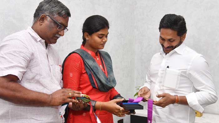 Jyothi Surekha: భారత ఏస్‌ ఆర్చర్‌ జ్యోతి సురేఖకు సీఎం అభినందనలు