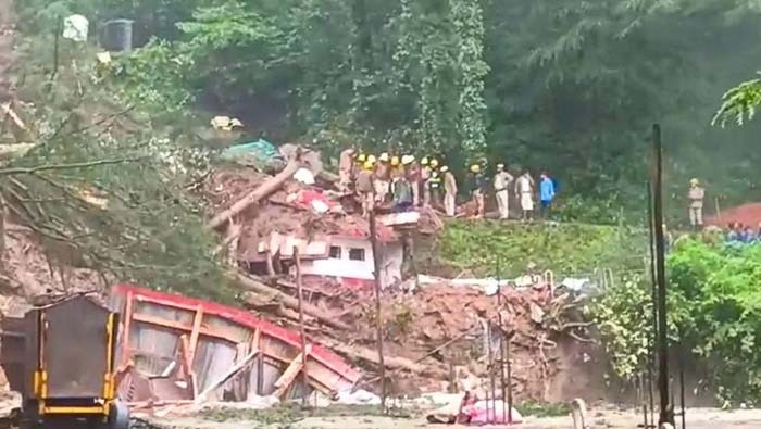 Landslides:  ఆలయంపై  కొండ చరియలు పడటంతో 9 మంది మృతి