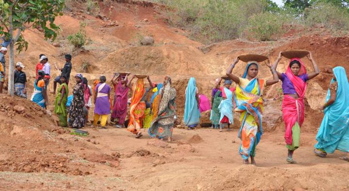 MNREGA: ఉపాధి హామీ పథకంలో వారి భాగస్వామ్యాన్ని పెంచాలంటున్న ఆర్థికవేత్తలు