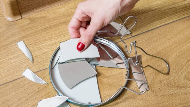 Mirror Break: పగిలిన అద్దాన్ని ఇంట్లో ఉంచితే.. అరిష్టమా?