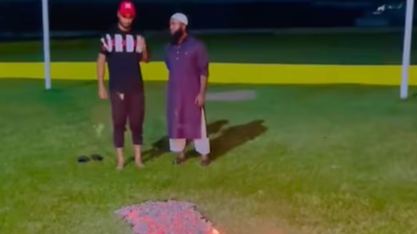 Asia Cup 2023: ఆసియా కప్ 2023కి ముందు నిప్పులపై నడిచిన క్రికెటర్.. ఎందుకో తెలుసా?