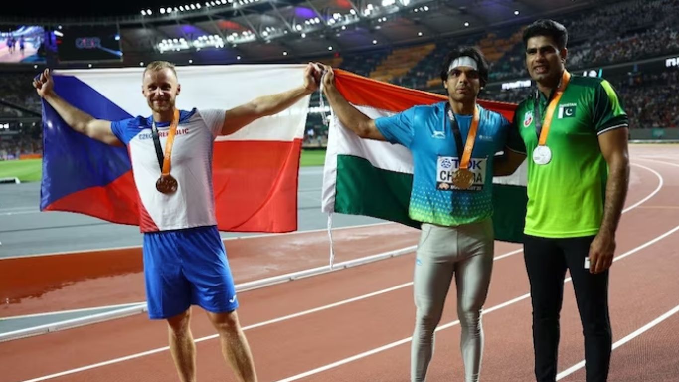Neeraj Chopra: మంచి మనసు చాటుకున్న నీరజ్‌ చోప్రా.. పాకిస్తాన్ ఆటగాడిని పిలిచి మరీ..!