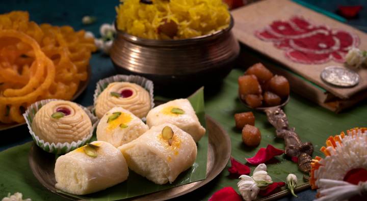 Inflation: గతంలో కంటే ఈ సారి పండుగలు స్పెషల్.. కావాల్సిన మిఠాయిలు కొనుక్కోవచ్చు