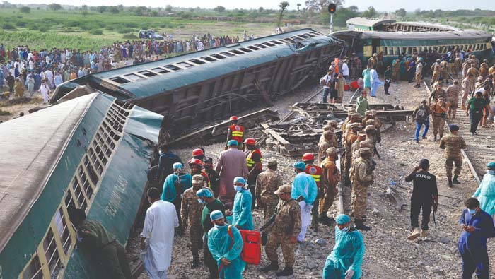 Pakistan Train Accident:  పాకిస్థాన్‌ రైలు ప్రమాదంలో  30కి చేరిన మృతుల సంఖ్య