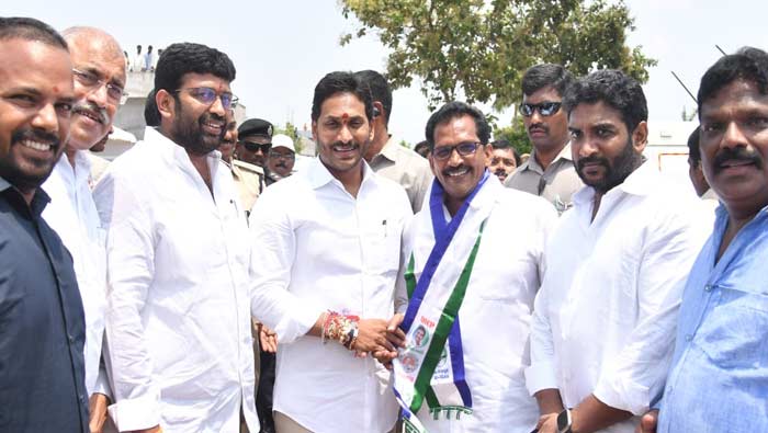 Rayapureddy Prasad: జనసేనకు షాక్‌.. సీఎం జగన్‌ సమక్షంలో వైసీపీలో చేరిన కీలక నేత..!