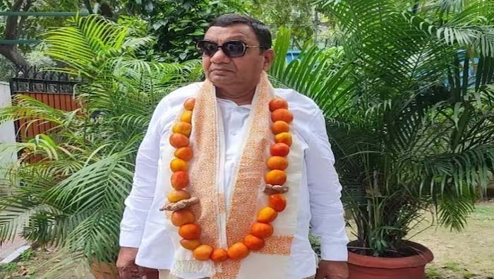 Tomato Garland:  టమాటాల దండతో రాజ్యసభకు ఎంపీ