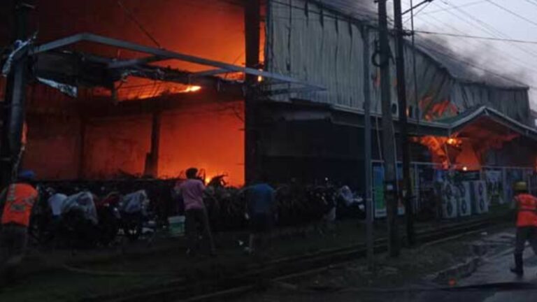 Vijayawada Fire Accident: విజయవాడలో భారీ అగ్ని ప్రమాదం.. 300 ద్విచక్ర వాహనాలు దగ్ధం!