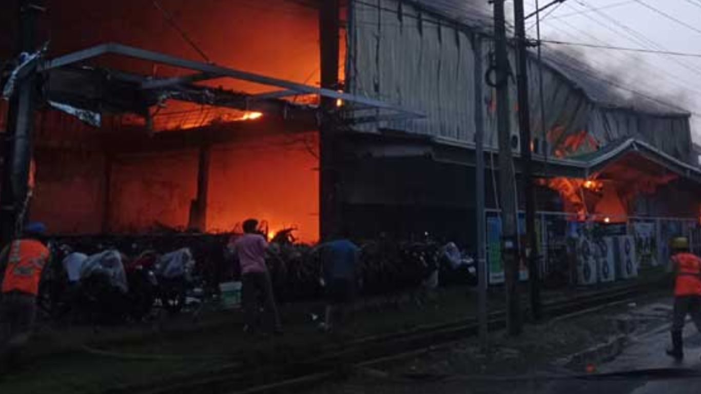 Vijayawada Fire Accident: విజయవాడలో భారీ అగ్ని ప్రమాదం.. 300 ద్విచక్ర వాహనాలు దగ్ధం!