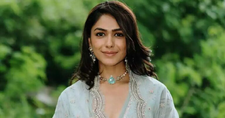 Mrunal Thakur : ఆ క్రేజీ కాంబినేషన్ లో నటించే అవకాశం దక్కించుకున్న హాట్ బ్యూటీ..?