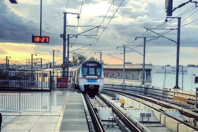 Metro Rail Jobs: నిరుద్యోగులకు గుడ్ న్యూస్.. మెట్రోలో భారీగా ఉద్యోగాలు..
