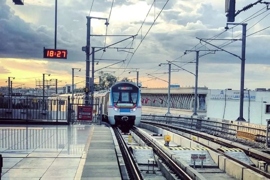 Metro Rail Jobs: నిరుద్యోగులకు గుడ్ న్యూస్.. మెట్రోలో భారీగా ఉద్యోగాలు..