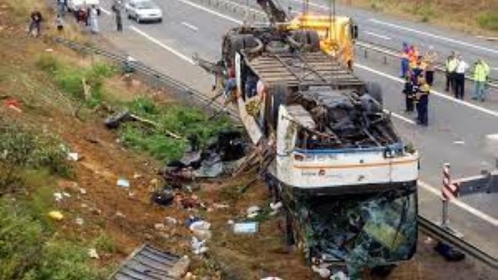 Minibus Accident: అత్యంత ఘోరమైన రోడ్డు ప్రమాదం.. 24 మంది మృతి